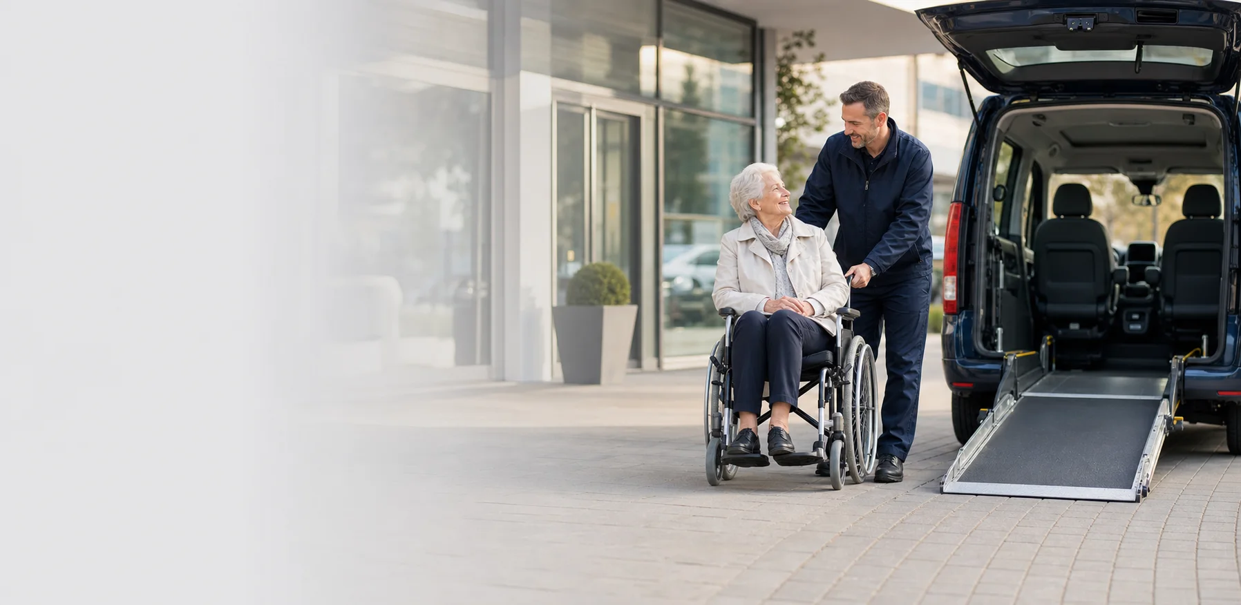 Krankenfahrdienst mit Rollstuhlrampe